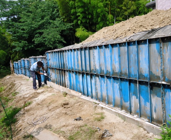 コンクリート基礎鋼製型枠「ノーリツパネル」を土留めで使用した例